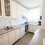 Mountain View Haven - Two Bedroom With Balcony *