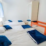 Mountain View Haven - Two Bedroom With Balcony *