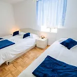 Mountain View Haven - Two Bedroom With Balcony Apartamento *