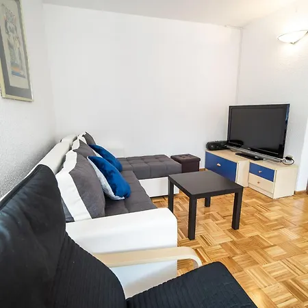 Апартаменты Mountain View Haven - Two Bedroom With Balcony *