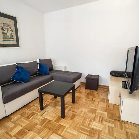 Mountain View Haven - Two Bedroom With Balcony *