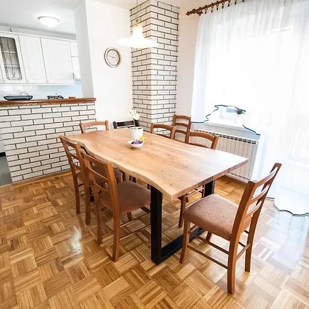 Mountain View Haven - Two Bedroom With Balcony Апартаменты *