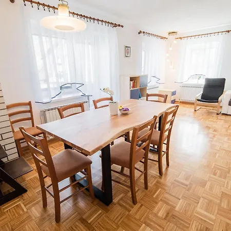 Mountain View Haven - Two Bedroom With Balcony Apartment