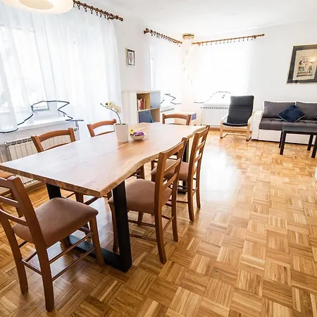 Mountain View Haven - Two Bedroom With Balcony *