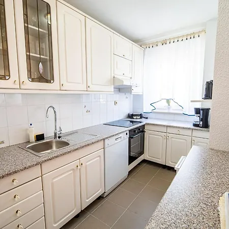 Mountain View Haven - Two Bedroom With Balcony *