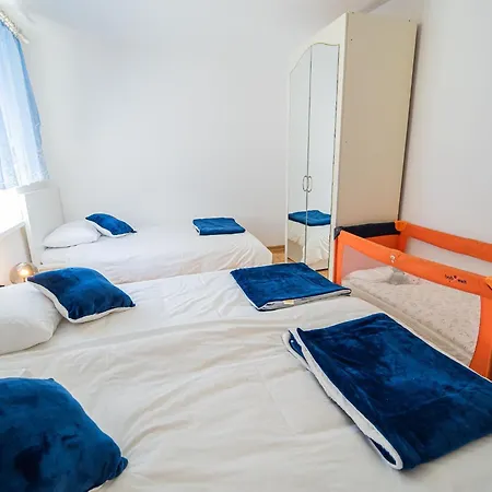 Mountain View Haven - Two Bedroom With Balcony *
