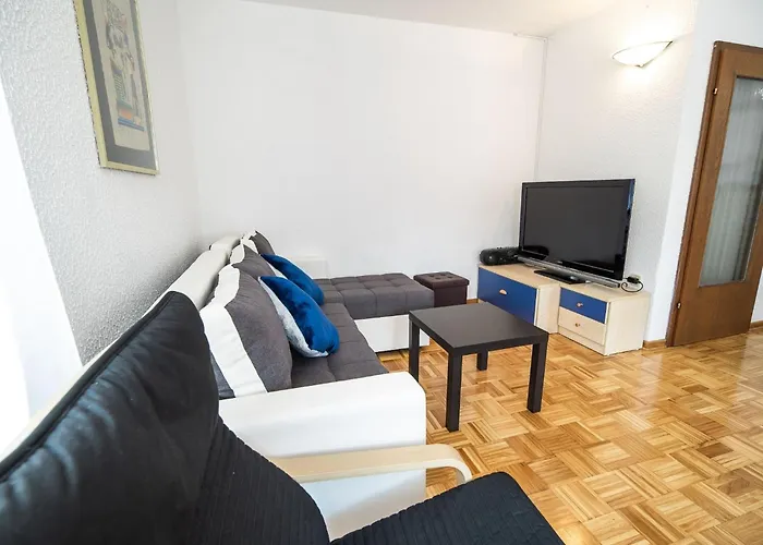 Apartment Mountain View Haven - Two Bedroom With Balcony *