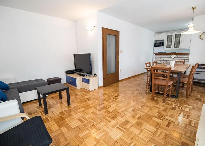 Mountain View Haven - Two Bedroom With Balcony