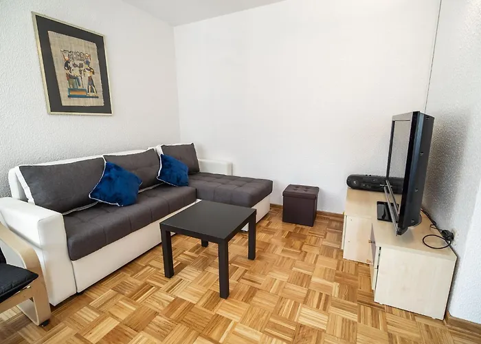 Mountain View Haven - Two Bedroom With Balcony *