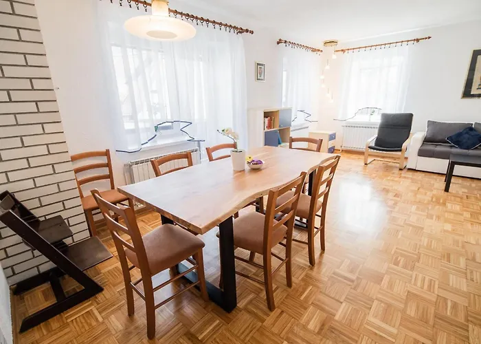 Mountain View Haven - Two Bedroom With Balcony Апартаменты