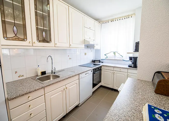 Mountain View Haven - Two Bedroom With Balcony *