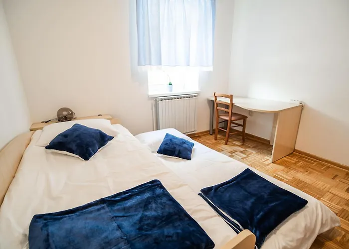 Апартаменты Mountain View Haven - Two Bedroom With Balcony *