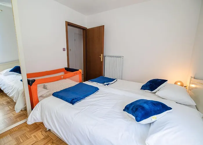 Apartment Mountain View Haven - Two Bedroom With Balcony *