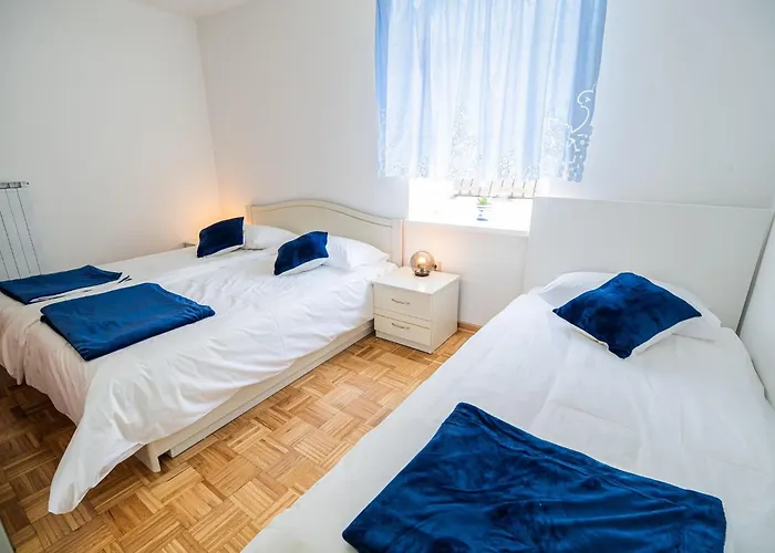 Mountain View Haven - Two Bedroom With Balcony Апартаменты *