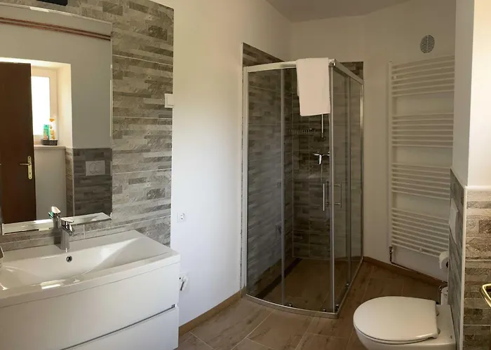 Апартаменты Mountain View Haven - Two Bedroom With Balcony *